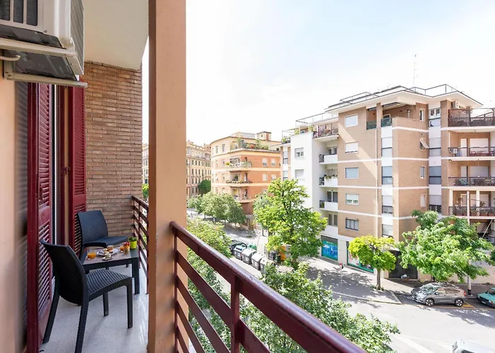 Apartment Imperial House - 300m To Metro B, Open View, 4-6pax Rome