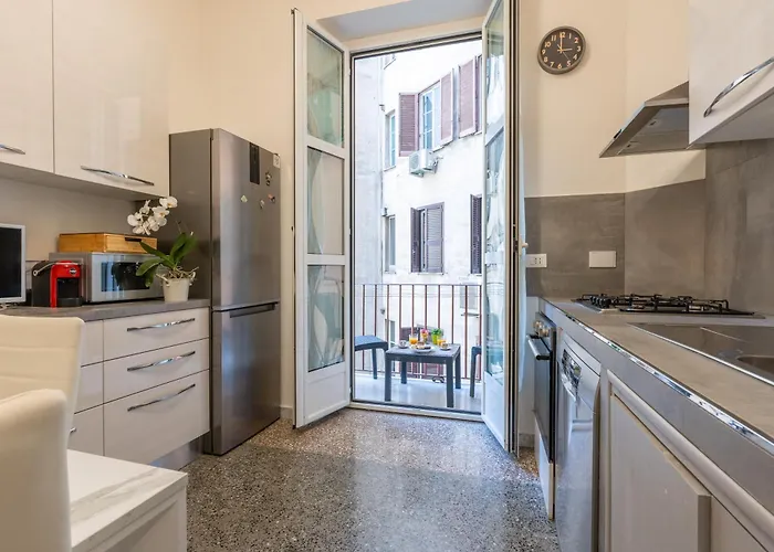 Imperial House - 300m To Metro B, Open View, 4-6pax * Rome