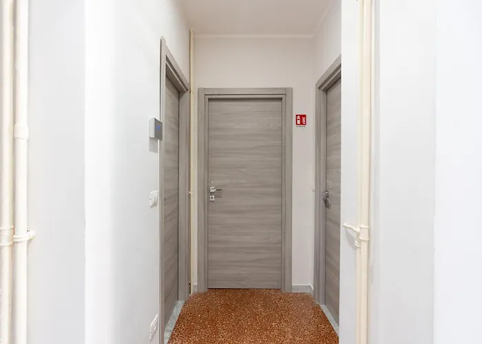 Imperial House - 300m To Metro B, Open View, 4-6pax * Rome