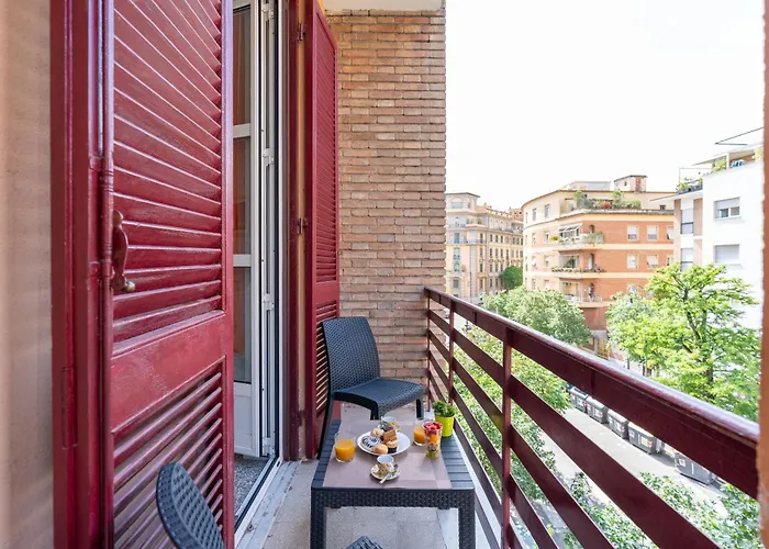 Apartment Imperial House - 300m To Metro B, Open View, 4-6pax Rome